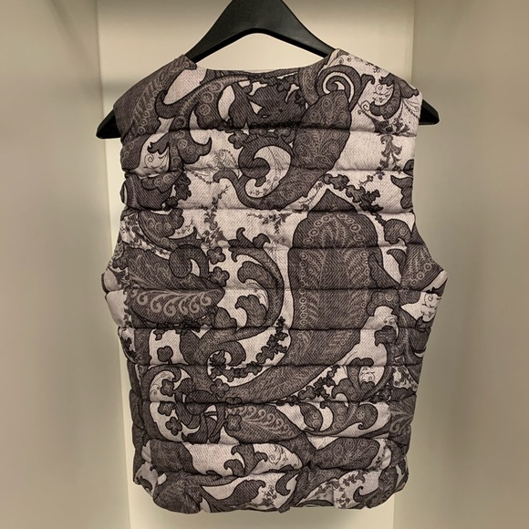 Insulated elegant JOE FRESH vest paisley design - Picture 2 of 3